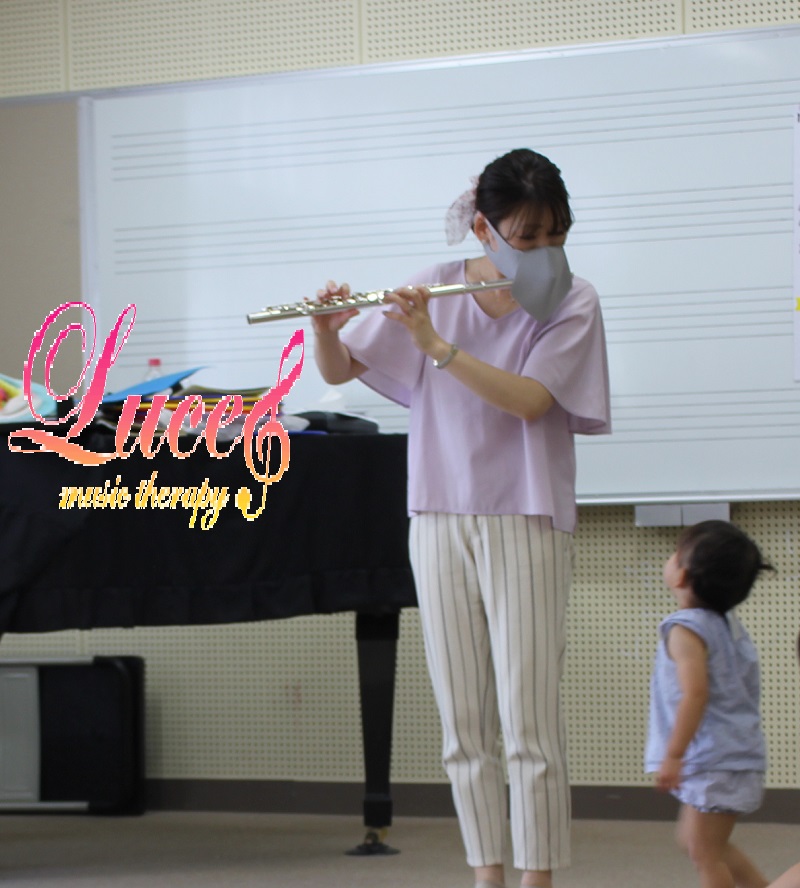 今年度もリトミックレッスンにて『フルートミニコンサート』を行いました！姫路市リトミック教室